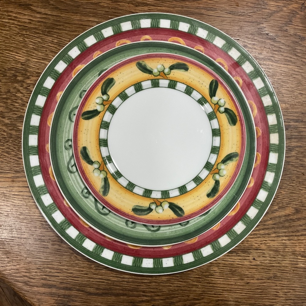 Villeroy and Boch holiday plate set